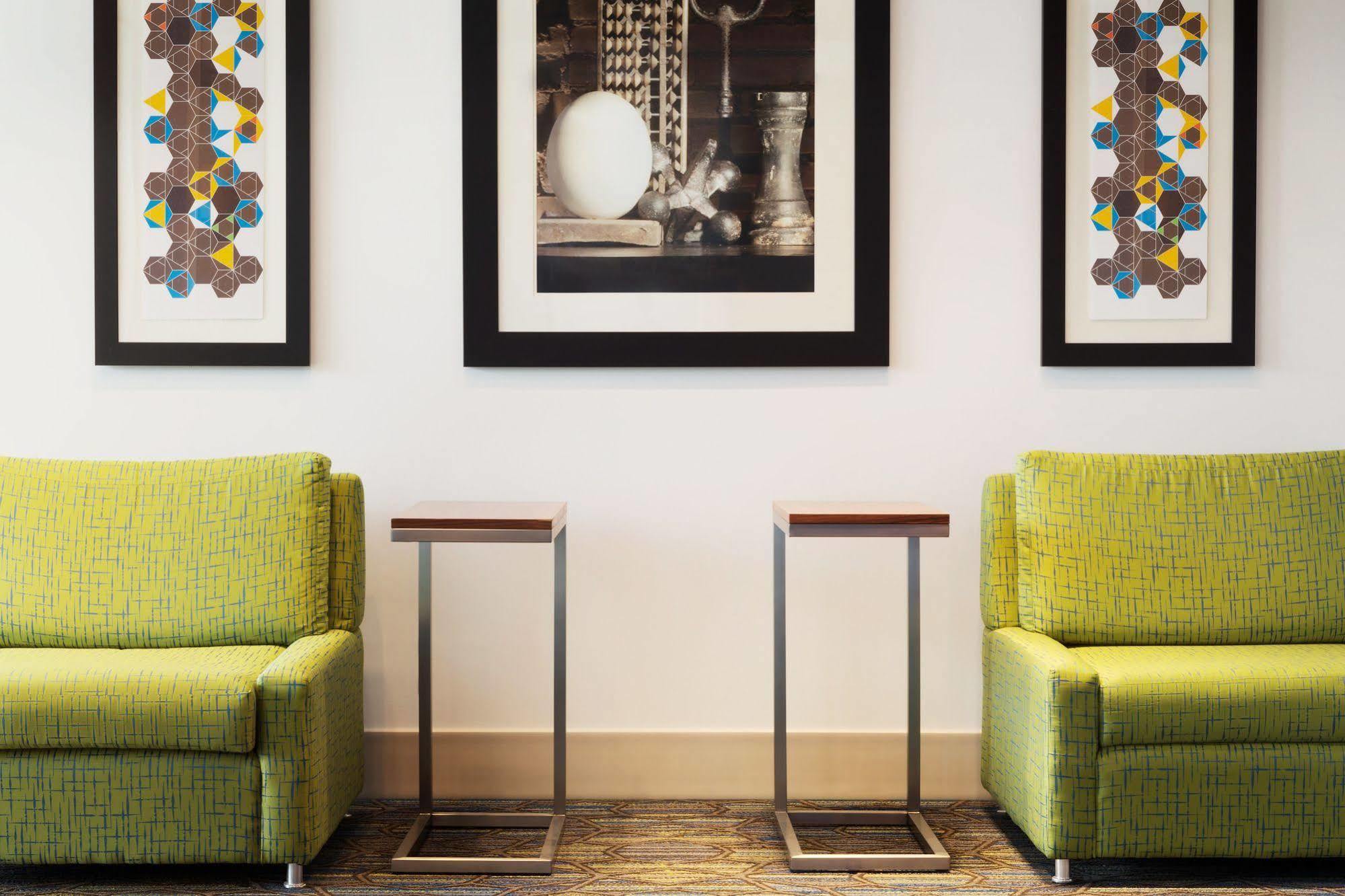 Holiday Inn Express & Suites - Columbus Airport East By Ihg Exteriör bild