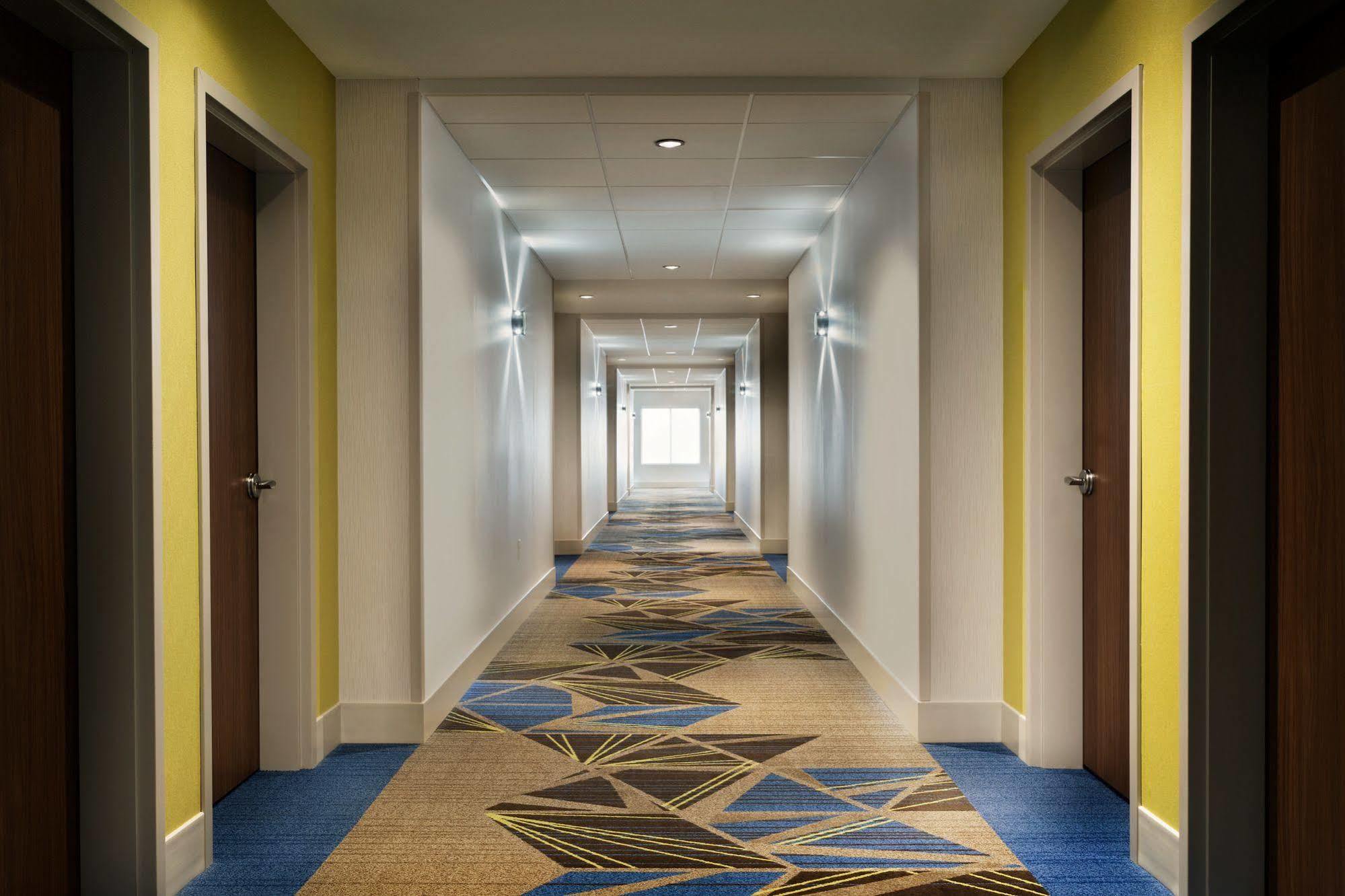 Holiday Inn Express & Suites - Columbus Airport East By Ihg Exteriör bild