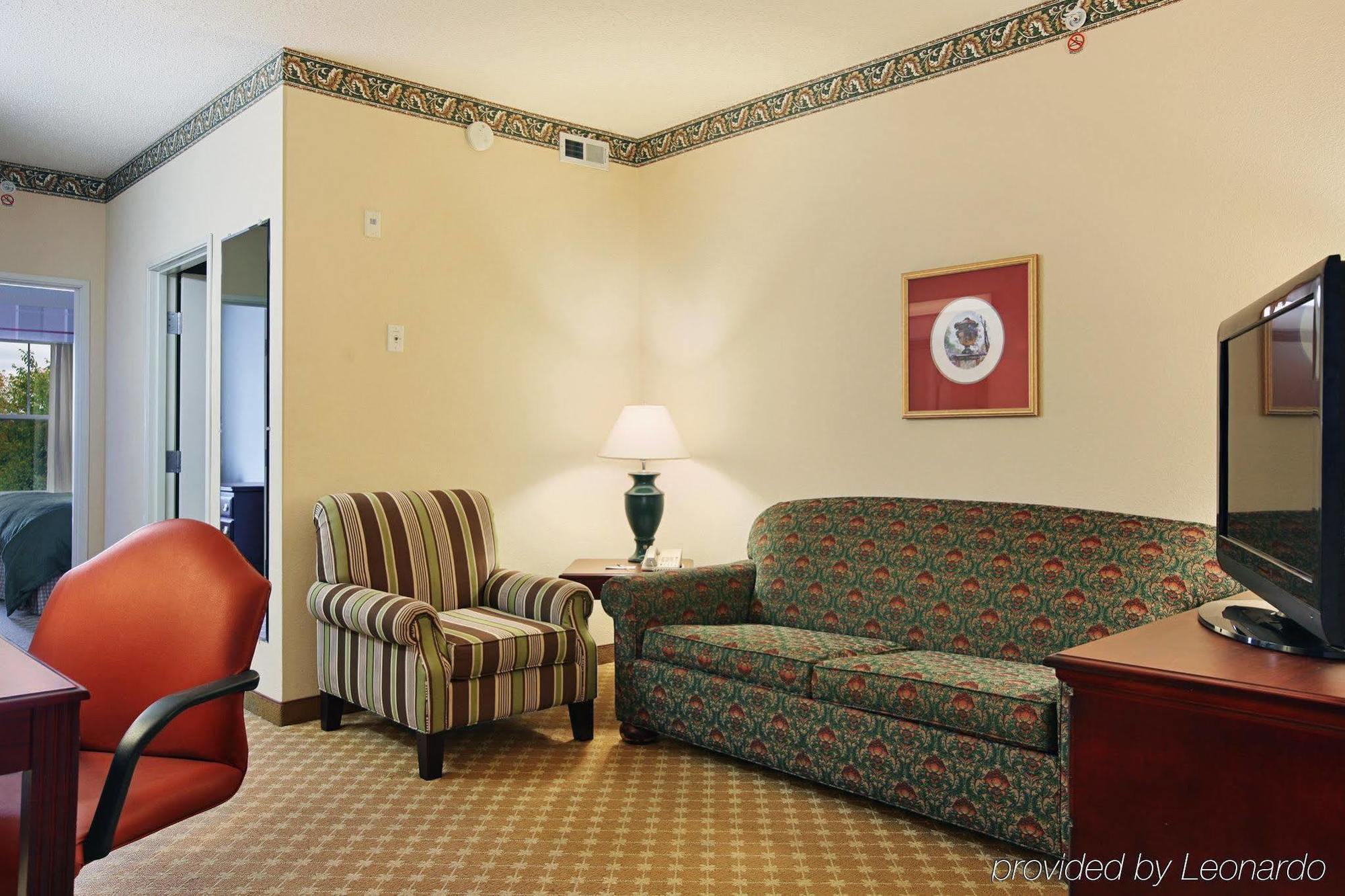 Holiday Inn Express & Suites - Columbus Airport East By Ihg Exteriör bild