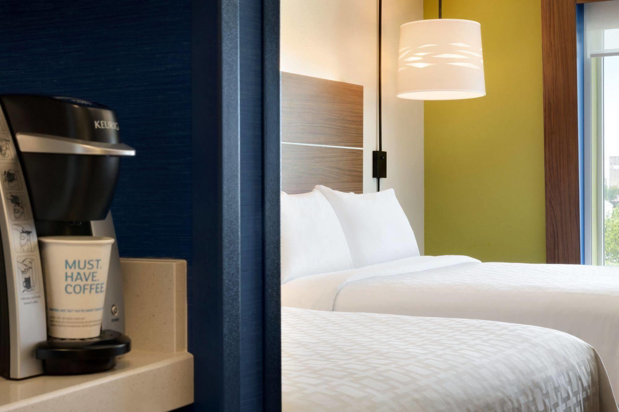 Holiday Inn Express & Suites - Columbus Airport East By Ihg Exteriör bild