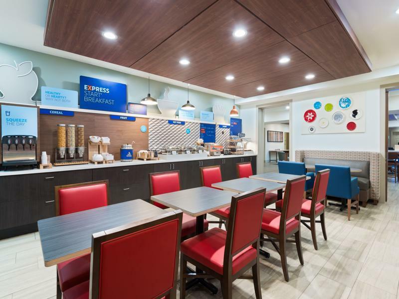 Holiday Inn Express & Suites - Columbus Airport East By Ihg Exteriör bild
